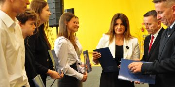 Uczniowie dostali po 500 zł