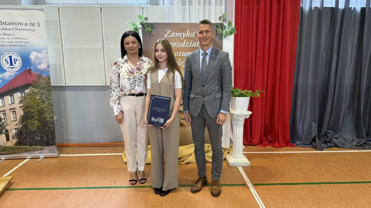 Na świadectwach mają prawie same szóstki. Absolwenci wyróżnieni