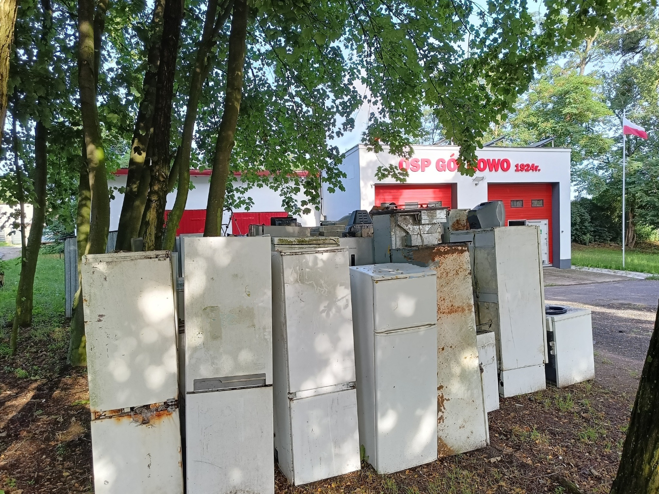 Wywieźli z Gółkowa elektrośmieci i tekstylia