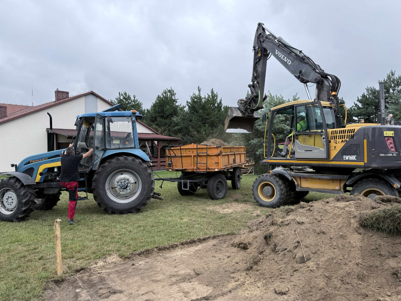 W Piotrowicach budują garaże