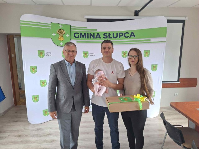 Witaj maluszku! Wójt wręczył kolejne wyprawki