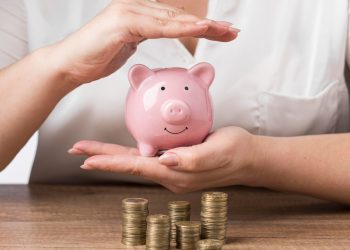 Gdzie trzymać oszczędności, żeby nie traciły na wartości?