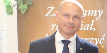 300 zł to za mało. Radny apeluje o większe stypendia dla uczniów
