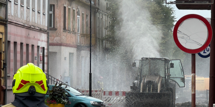 Ewakuacja rynku w Słupcy. Naruszony gazociąg
