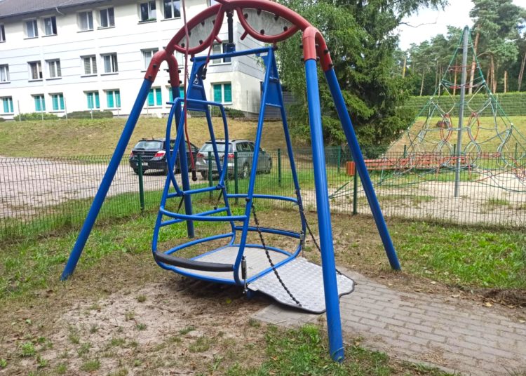 „Proszę o rozwiązanie problemu huśtawki”. Radny napisał interpelację