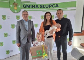 Witaj maluszku! Wójt wręczył kolejne wyprawki