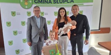 Witaj maluszku! Wójt wręczył kolejne wyprawki