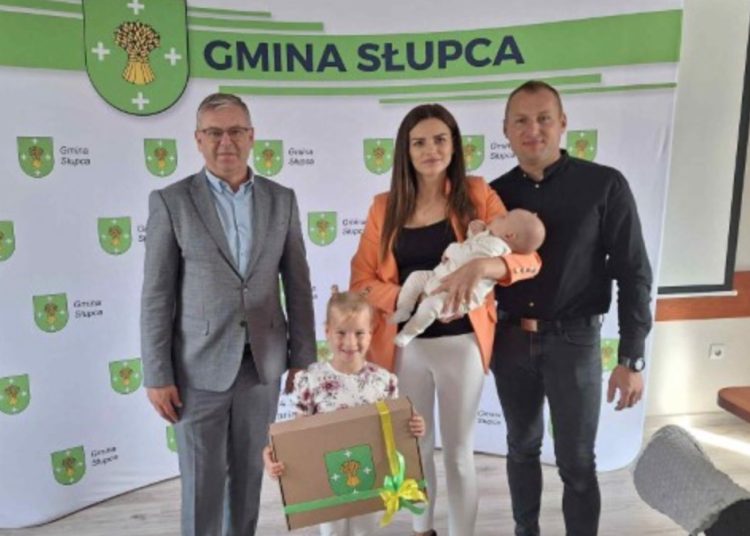 Witaj maluszku! Wójt wręczył kolejne wyprawki