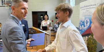 Na świadectwach mają prawie same szóstki. Absolwenci wyróżnieni
