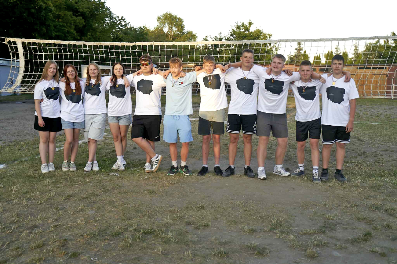 Zbierali złom, żeby wszyscy mogli się bawić