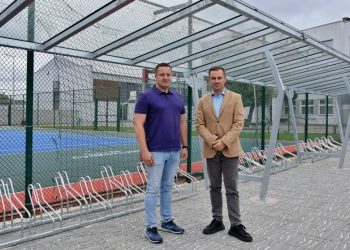 Postawili wiatę i odnowili boisko