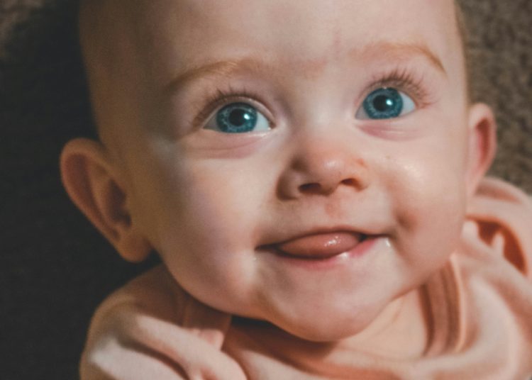 Zapalenie spojówek, alergia, a może jeszcze coś innego – o czym świadczy opuchlizna oczu u dziecka?