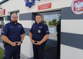 Eskortowali chorą kobietę do szpitala. Policjanci stanęli na wysokości zadania