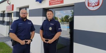 Eskortowali chorą kobietę do szpitala. Policjanci stanęli na wysokości zadania