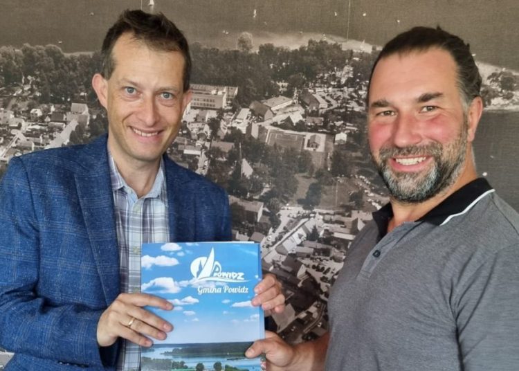 Zazieleni się przy szkole. Powstaną tam ogrody deszczowe