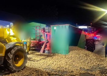 Wysypały się ziemniaki. Ważna droga była zablokowana