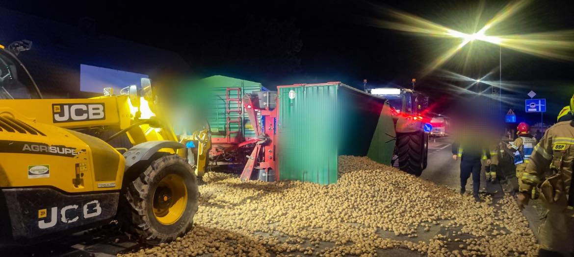 Wysypały się ziemniaki. Ważna droga była zablokowana