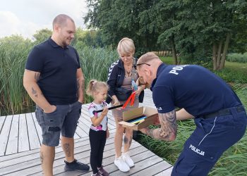 Nietypowy gość na promenadzie