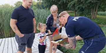 Nietypowy gość na promenadzie