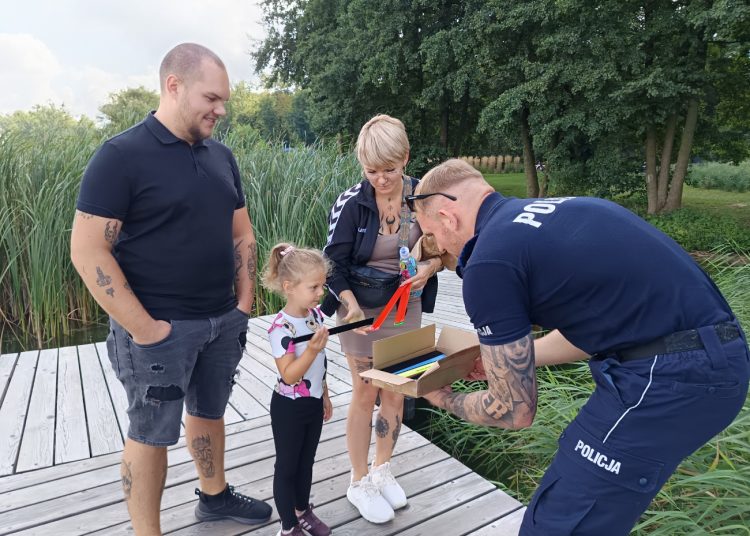 Nietypowy gość na promenadzie