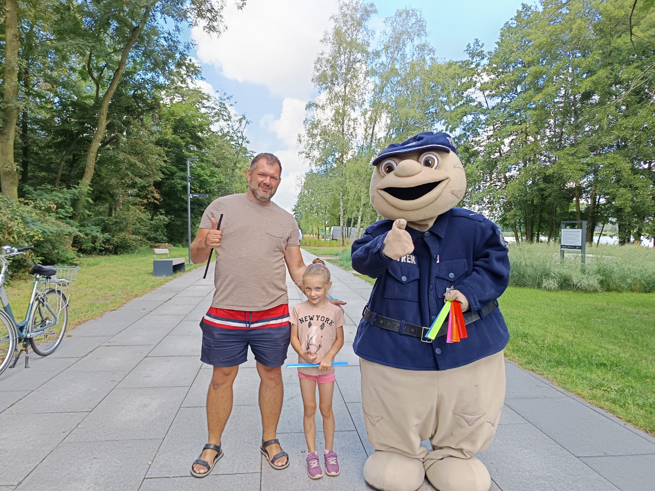 Nietypowy gość na promenadzie