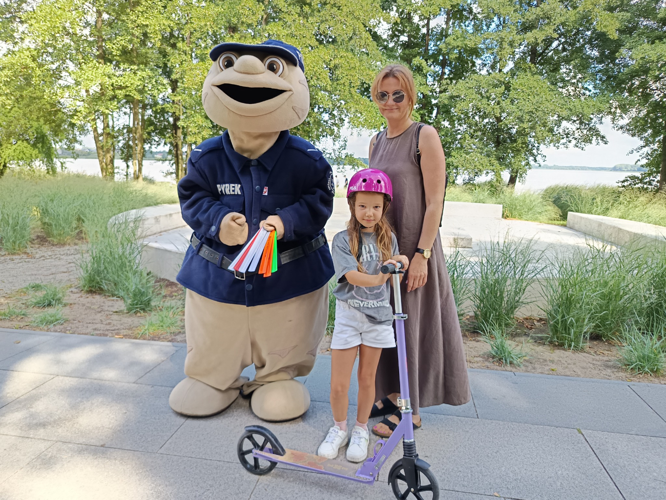 Nietypowy gość na promenadzie