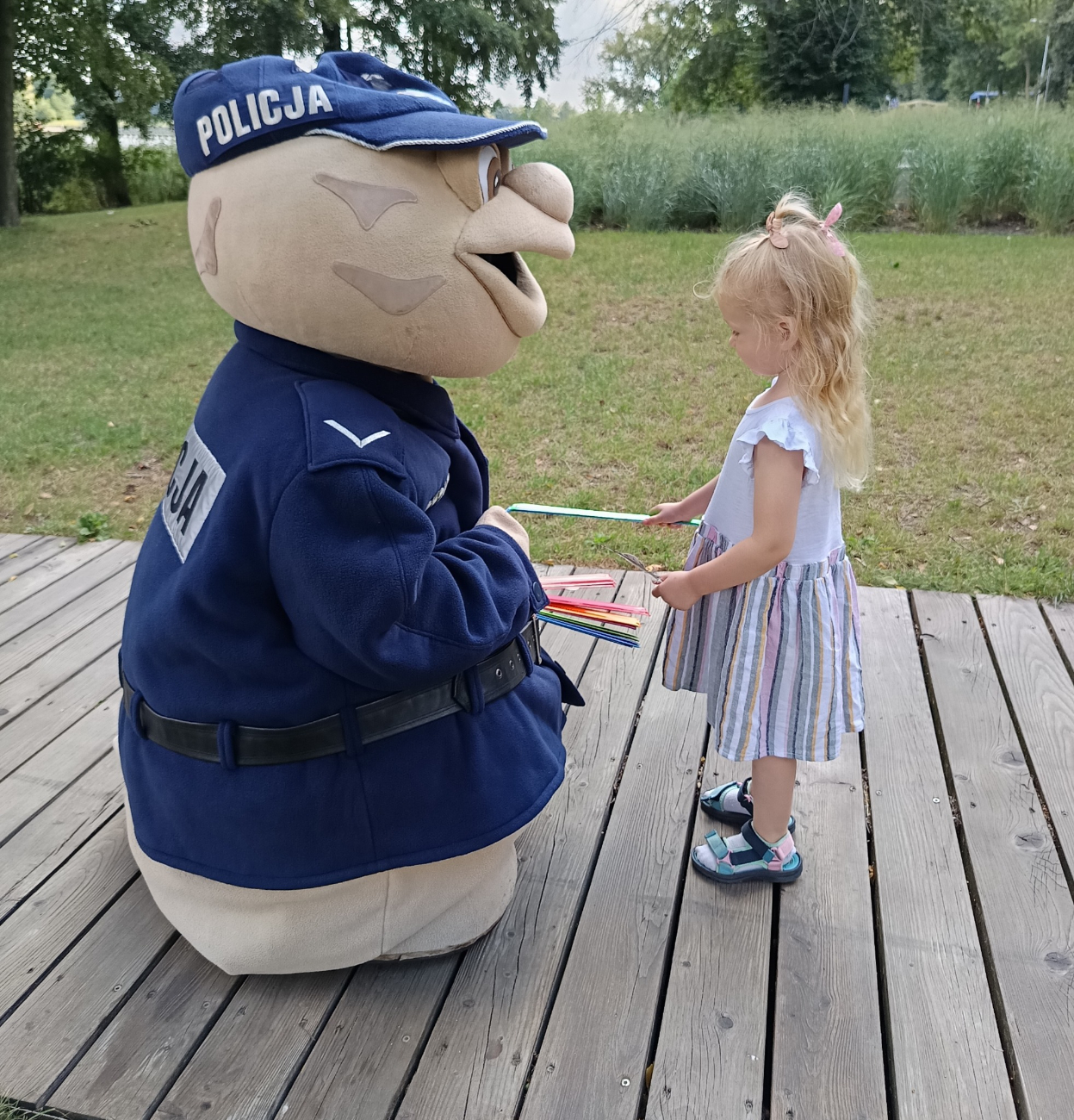 Nietypowy gość na promenadzie