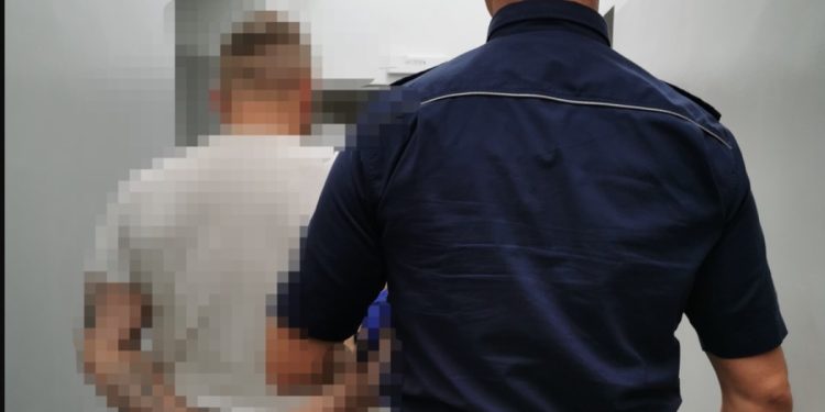 Zaczęło się od niezapiętych pasów. Później padł strzał