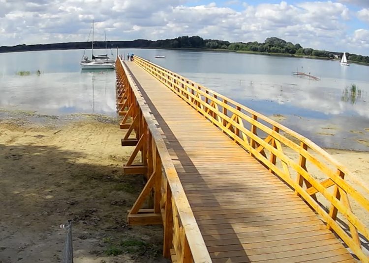 Kamera na marinie. Możesz obejrzeć, co się dzieje nad jeziorem