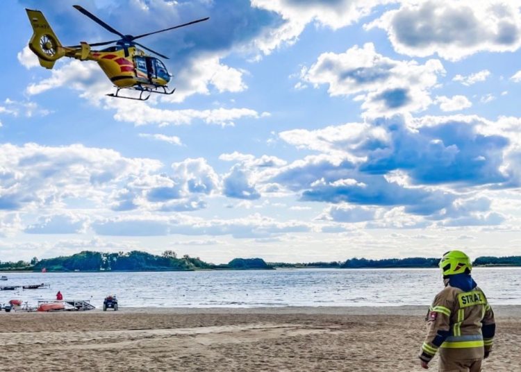 Skoczył do wody. Potrzebny był helikopter