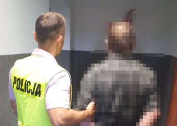 W okolicy: Chwiejnym krokiem wsiadał do samochodu. Zauważył go komendant