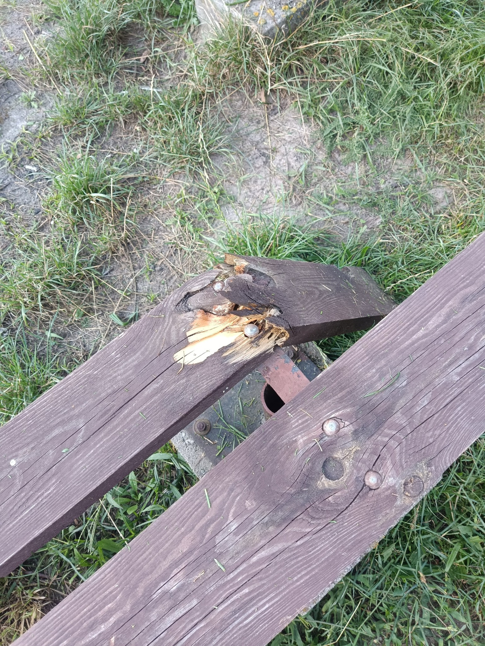 Kto demoluje obiekt w Piotrowicach?