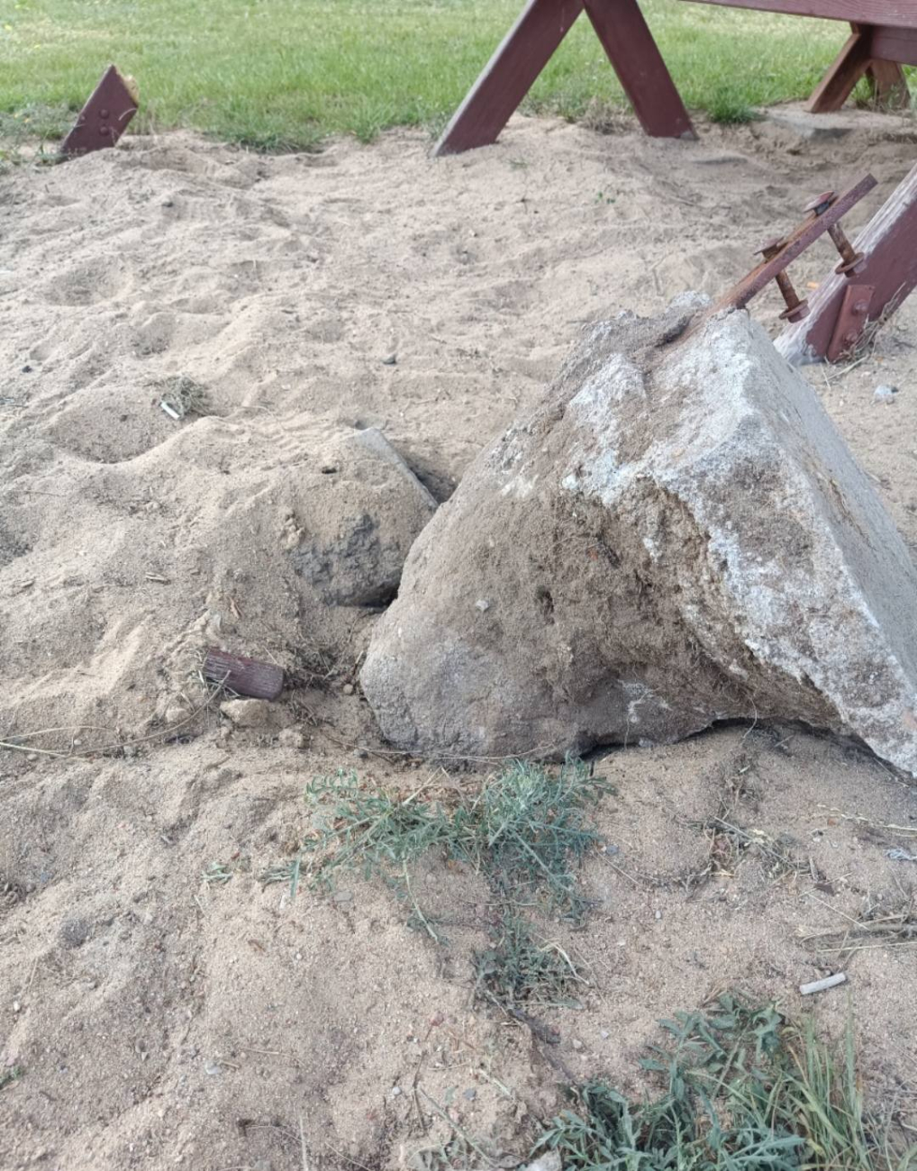 Kto demoluje obiekt w Piotrowicach?