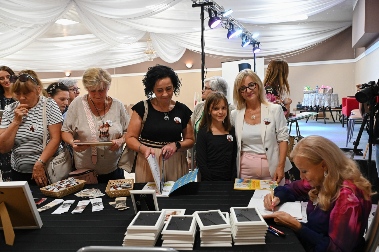 Laura Łącz na Narodowym Czytaniu w  Cieninie Zabornym