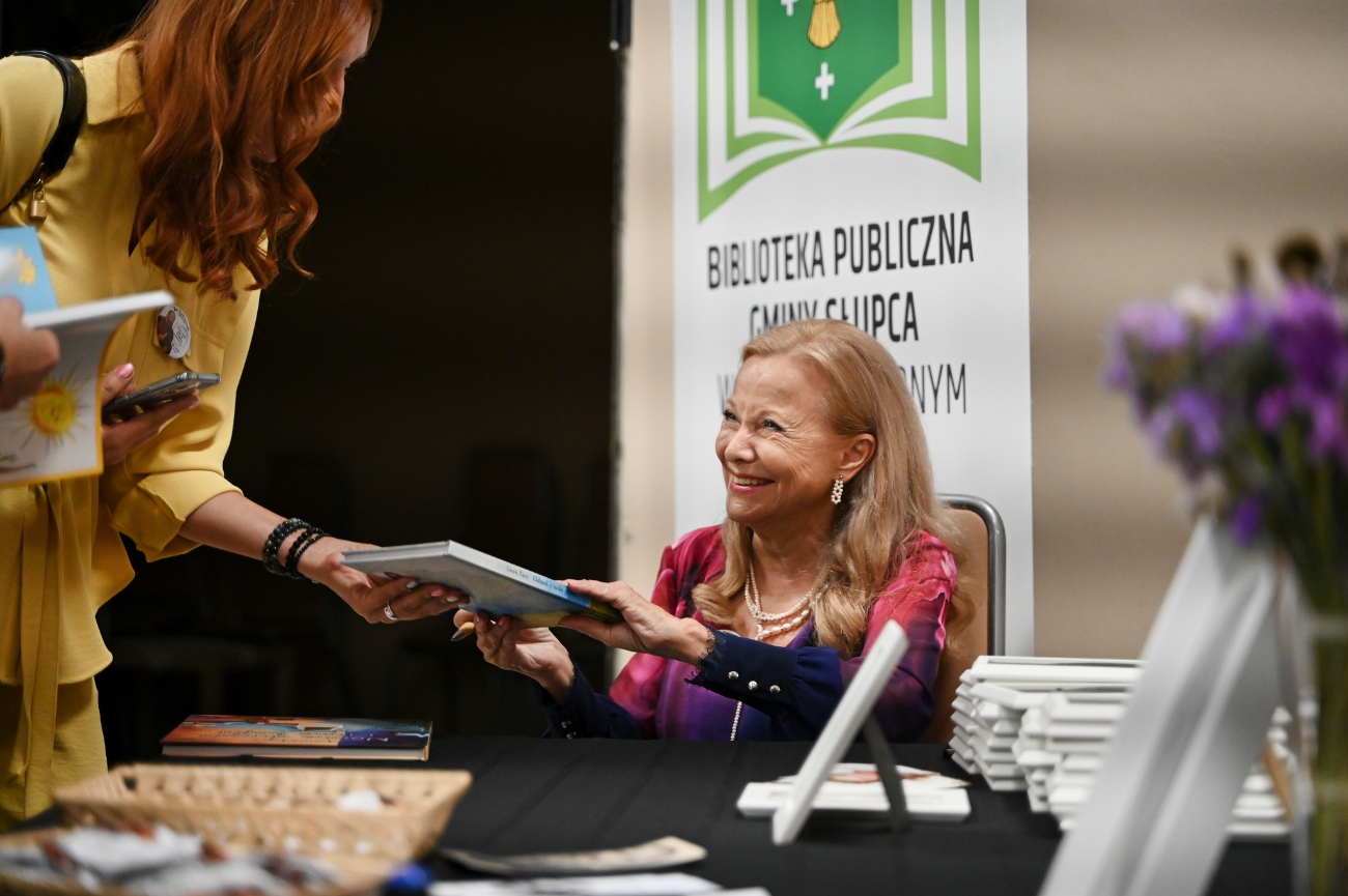Laura Łącz na Narodowym Czytaniu w  Cieninie Zabornym