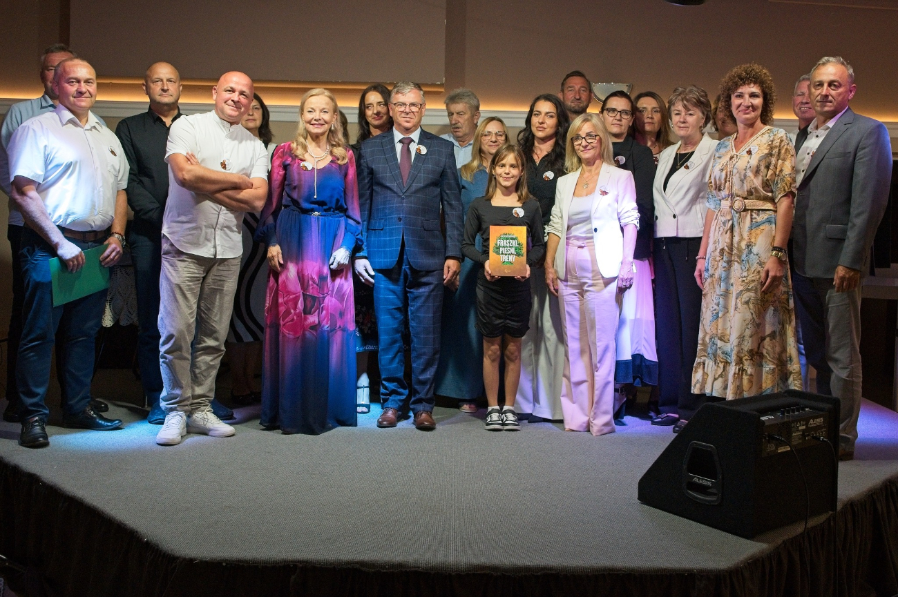 Laura Łącz na Narodowym Czytaniu w  Cieninie Zabornym