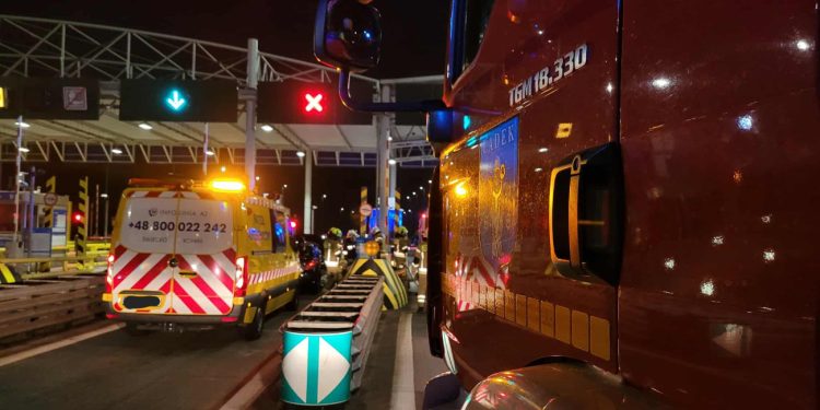 Dostali zgłoszenie o pożarze samochodu. Okazało się, że…