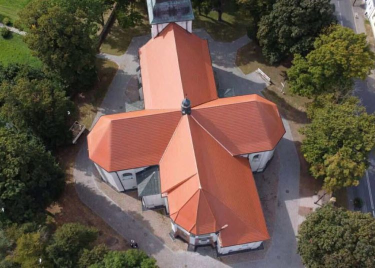 Kościół ma nowy dach. Dzisiaj odebrano prace