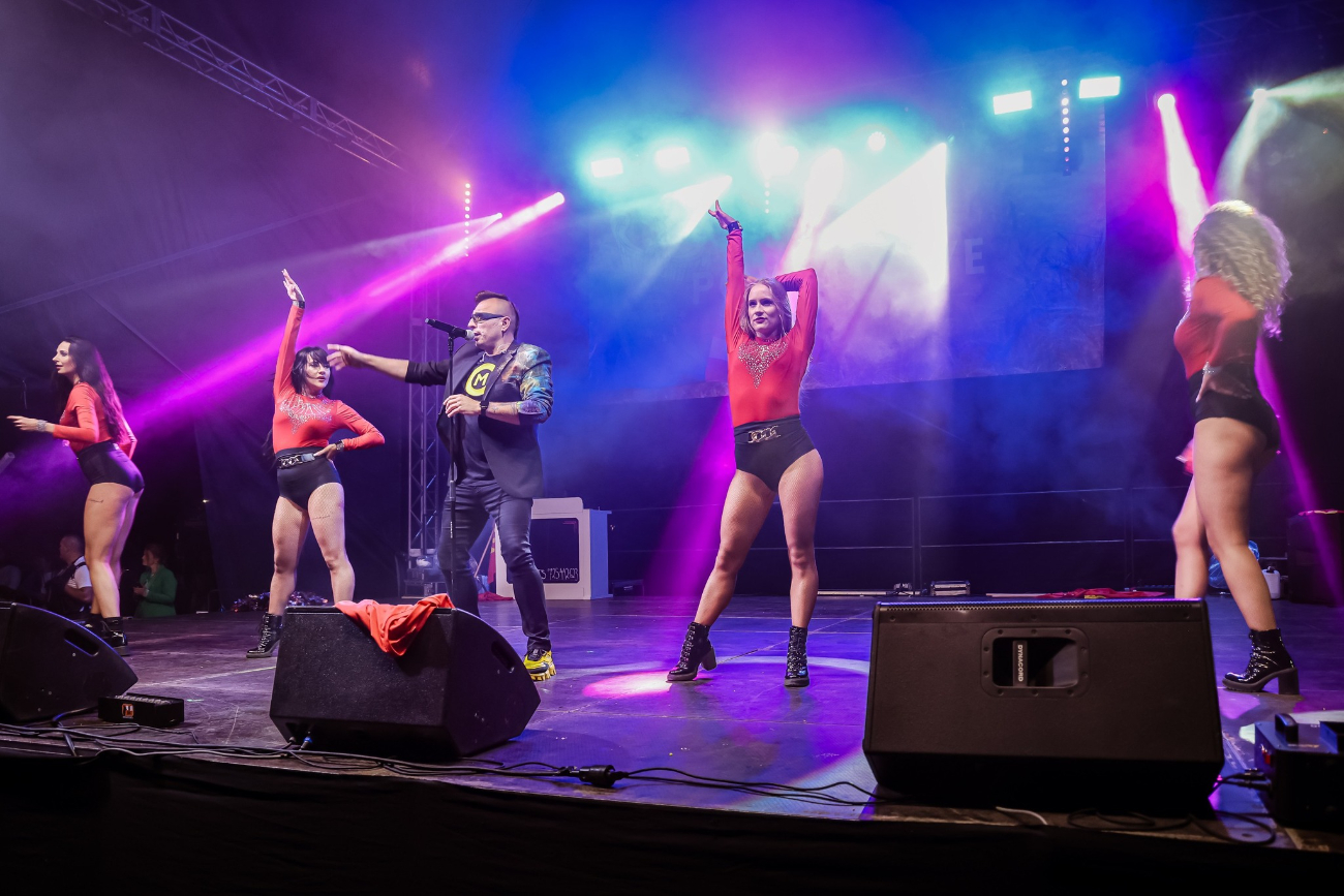 Czadoman na dożynkach. Zobacz zdjęcia z koncertu w Orchowie