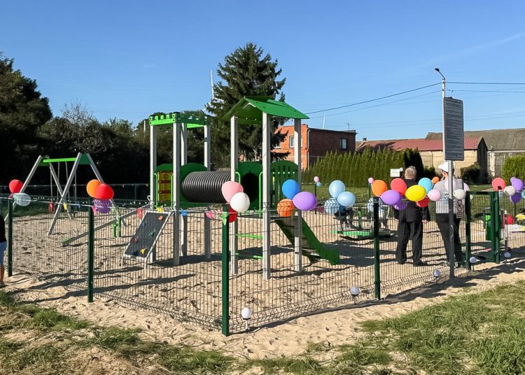 Graboszewo ma nowy plac zabaw. Aktywnie włączyli się mieszkańcy