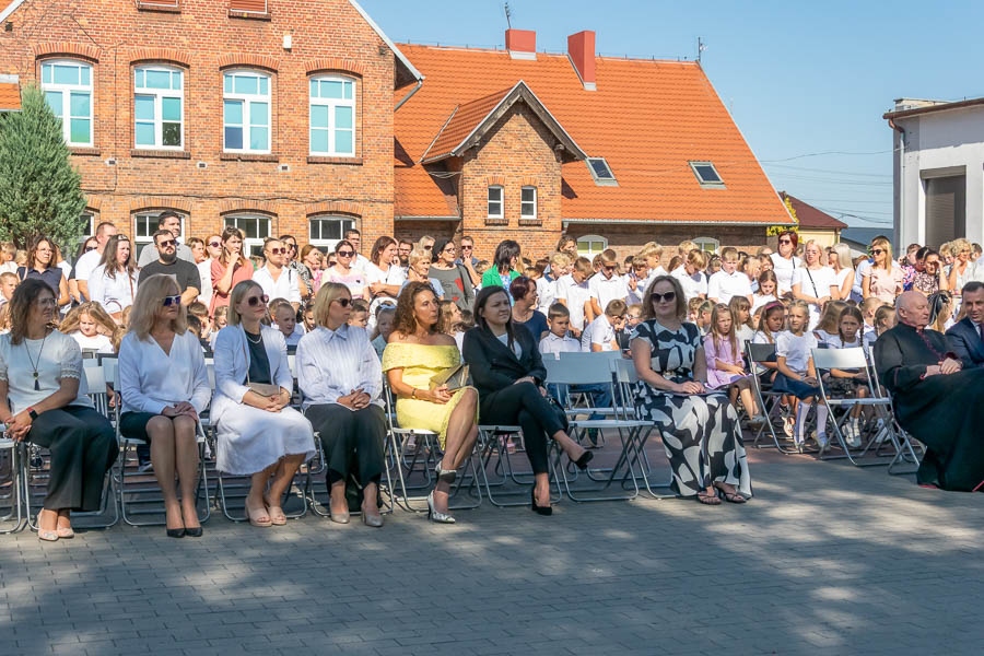 Ponad tysiąc uczniów rozpoczęło rok szkolny w gminie Strzałkowo