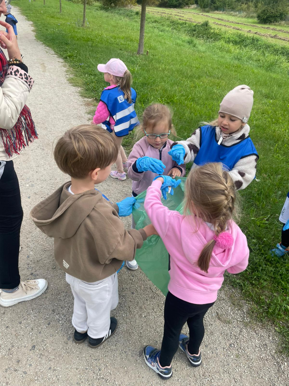 Przedszkolaki z Misia w akcji „Sprzątanie Świata 2025″