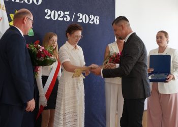 Klucz do szkoły przekazany. Pani dyrektor objęła stanowisko