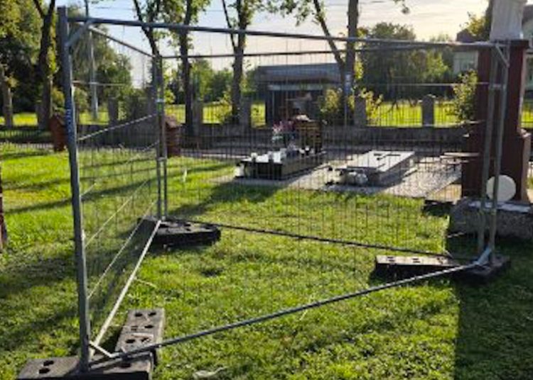 Banery przy kościele miały wisieć dwa tygodnie. Już ich nie ma