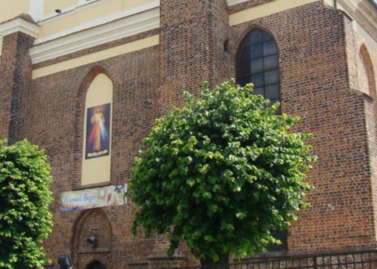 Pomógł w pozyskaniu prawie 300 tysięcy. Parafia dziękuje posłowi