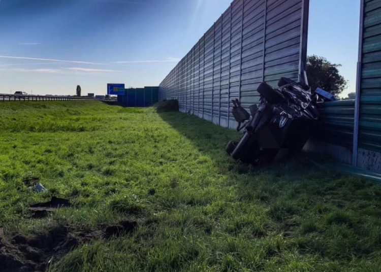 Samochód wypadł z drogi. Wyglądało to bardzo poważnie