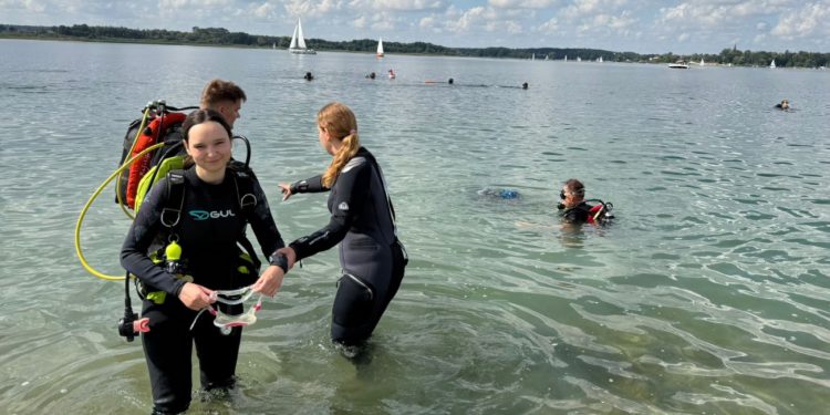 Wyjątkowe wydarzenie na koniec wakacji. Spacerowali pod wodą