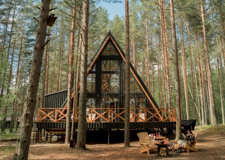 Ogrzewacze na pellet w małych przestrzeniach – jak zapewnić komfort i oszczędność w mieszkaniach i domkach letniskowych?