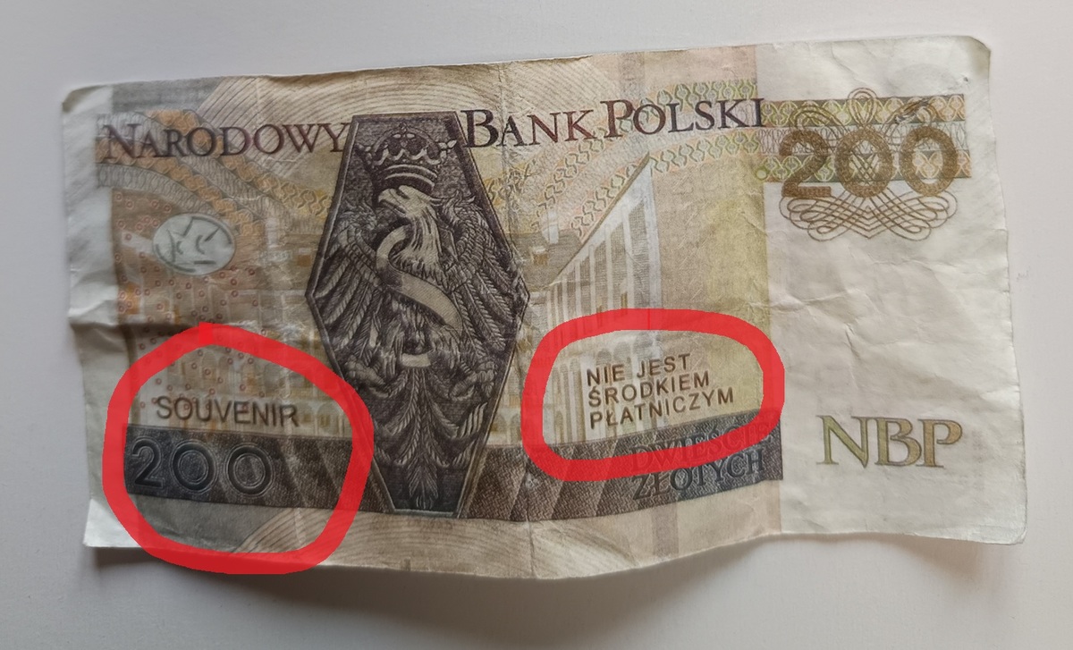 Te „banknoty” nie ma żadnej wartości. Zrobili za nie zakupy