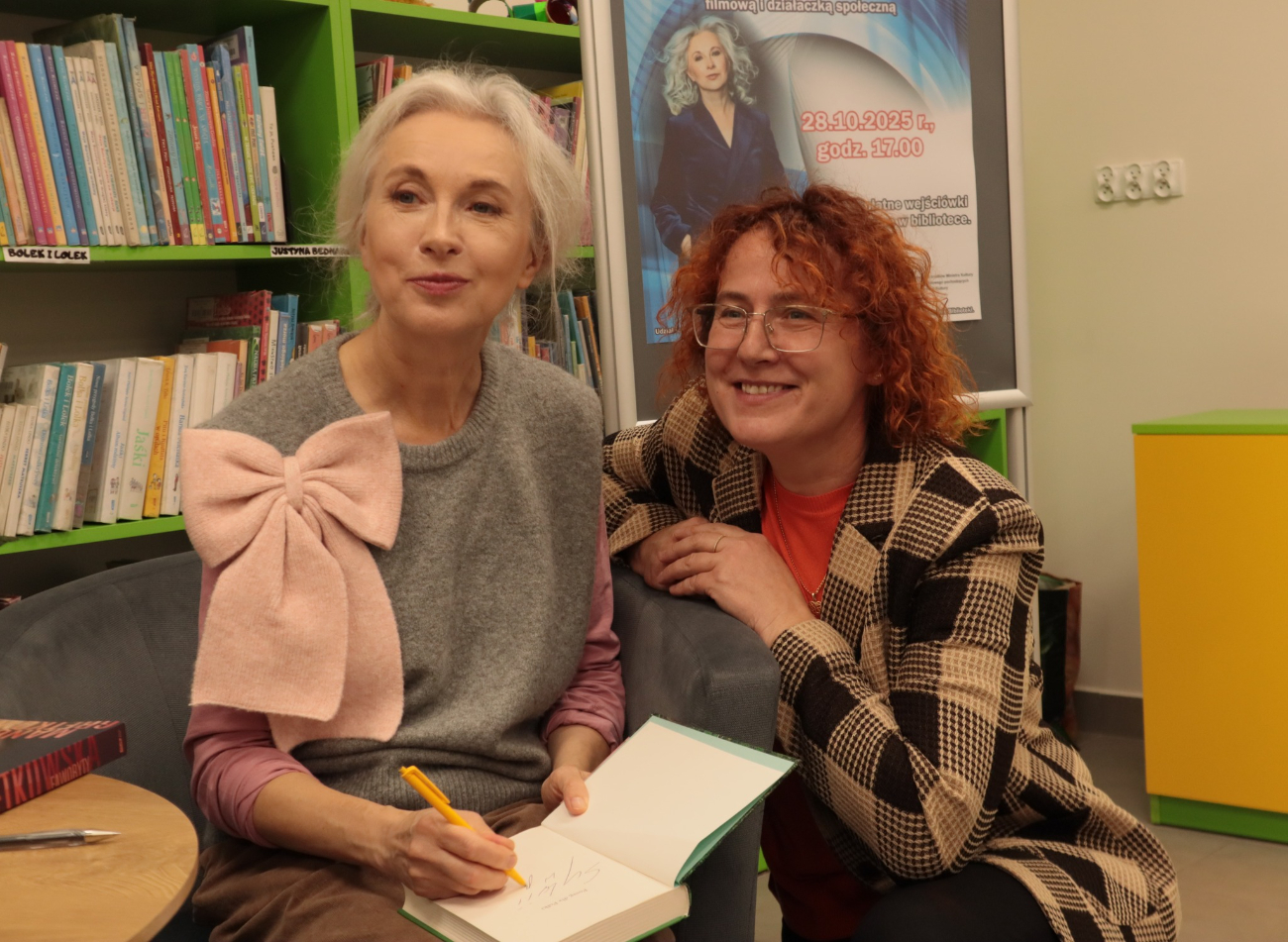 Manuela Gretkowska w słupeckiej bibliotece